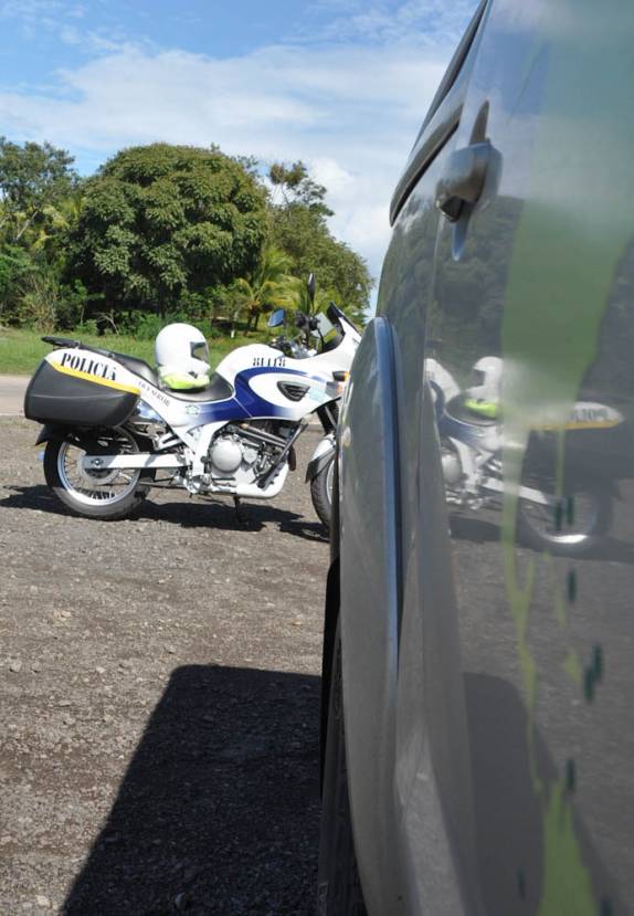 Fiona tem 'problemas' na estrada, perto de Santiago, no Panamá